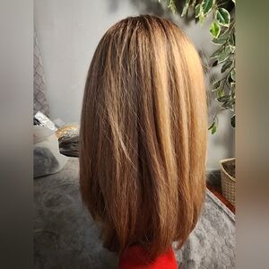 Full bob wig, blond /black ombre, lace parting space.